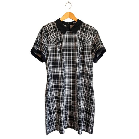 Hot Topic Dresses & Skirts - Hot Topic Plaid Shift Collar Dress black mini pockets short sleeve zip Size 16